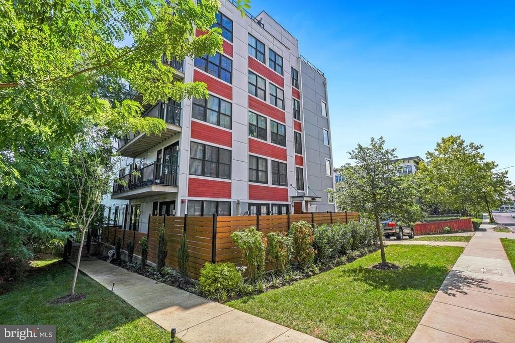 1245 N Pierce Street - Photo 1