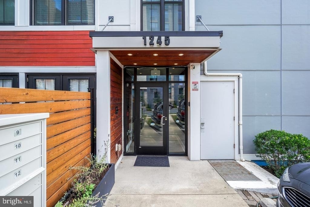 1245 N Pierce Street - Photo 2