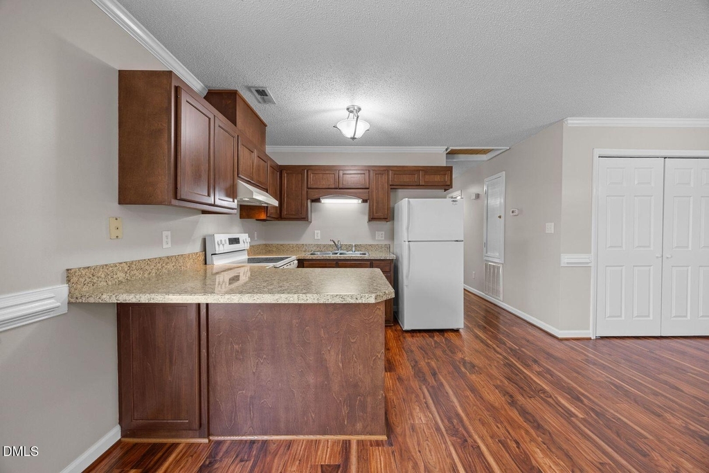 145 S Patterson Street - Photo 2