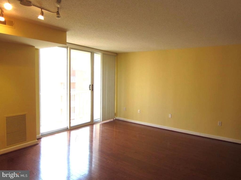 880 N Pollard Street - Photo 5