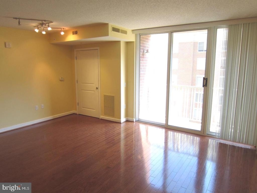880 N Pollard Street - Photo 4