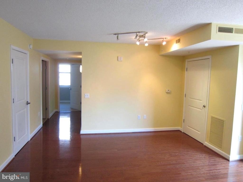 880 N Pollard Street - Photo 6
