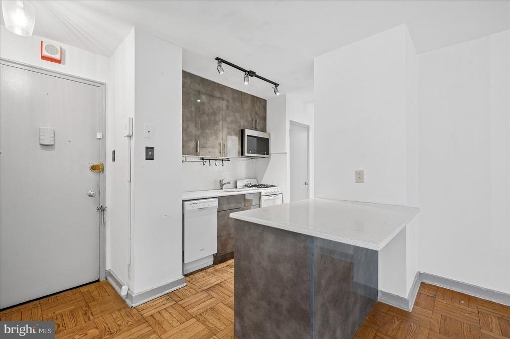 2601 Pennsylvania Avenue - Photo 7