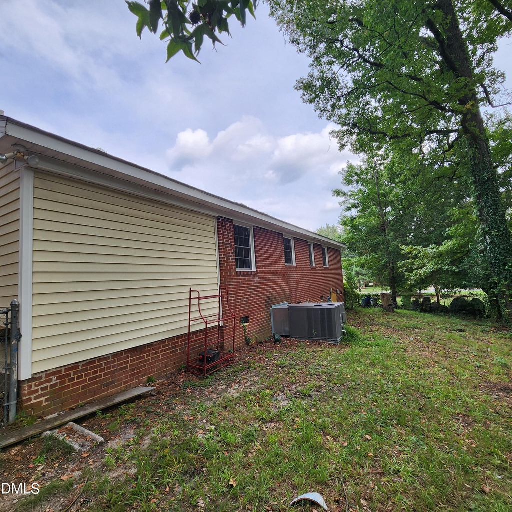1208 Thames Court - Photo 2