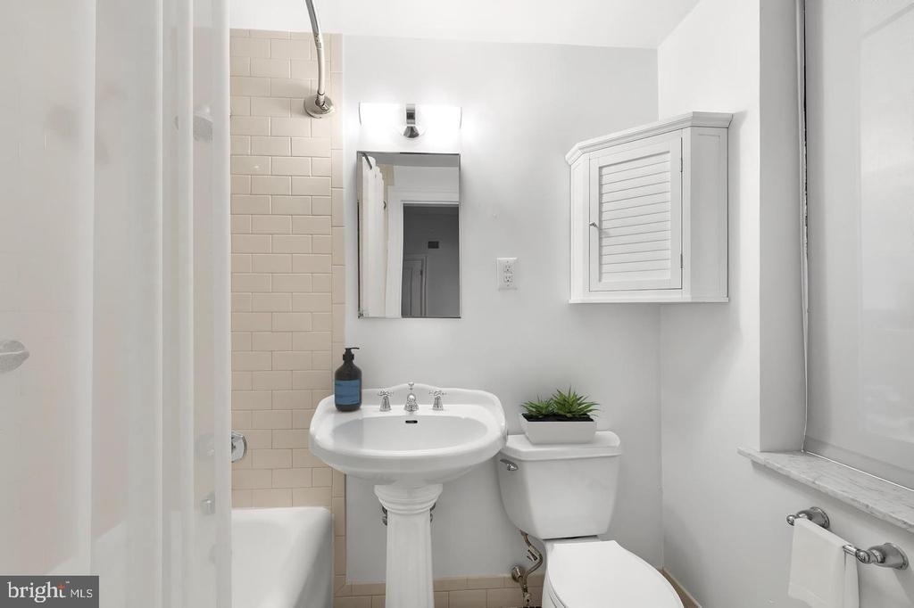 222 W Rittenhouse Square - Photo 4