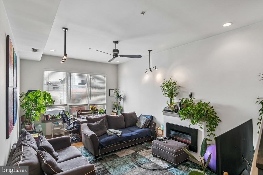 2311 E Gordon Street - Photo 2