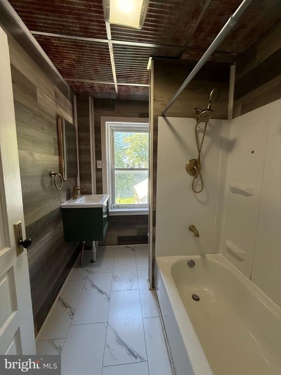 102 S Hess Street - Photo 7