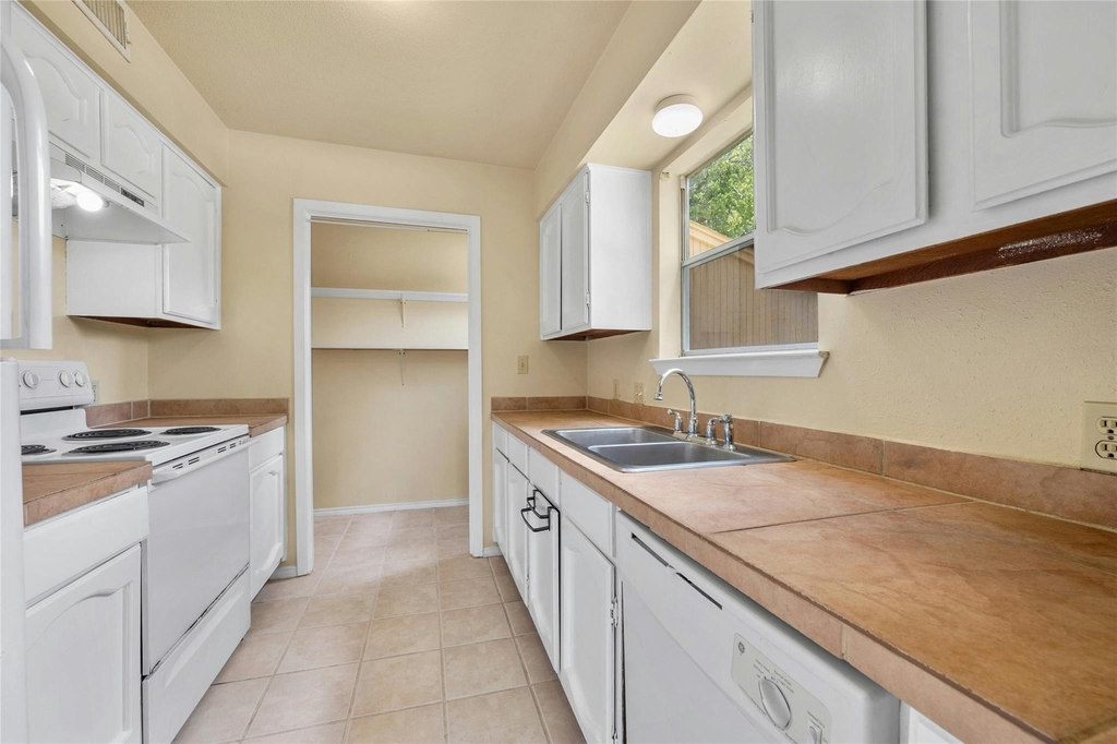 2316 Montclaire St - Photo 16
