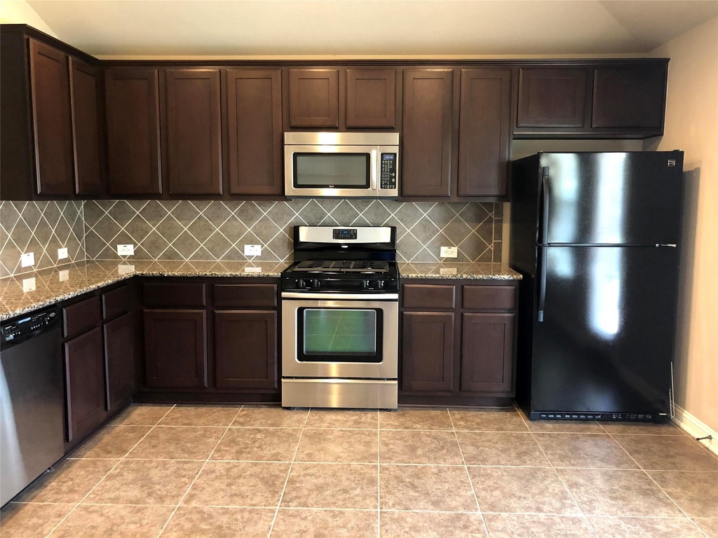 319 Serene Hollow Ln - Photo 6