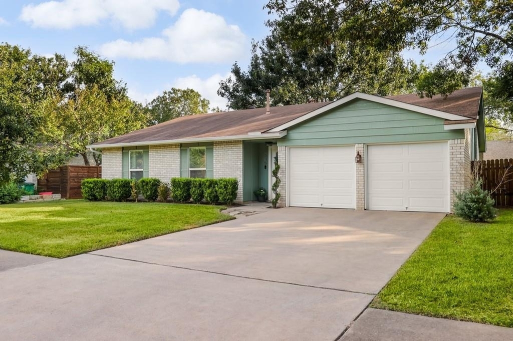 2505 Broken Oak Dr - Photo 0