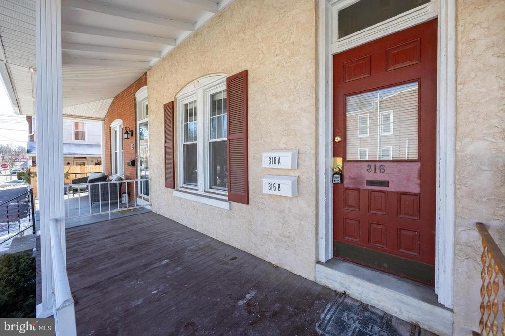 316 Lincoln Avenue - Photo 2