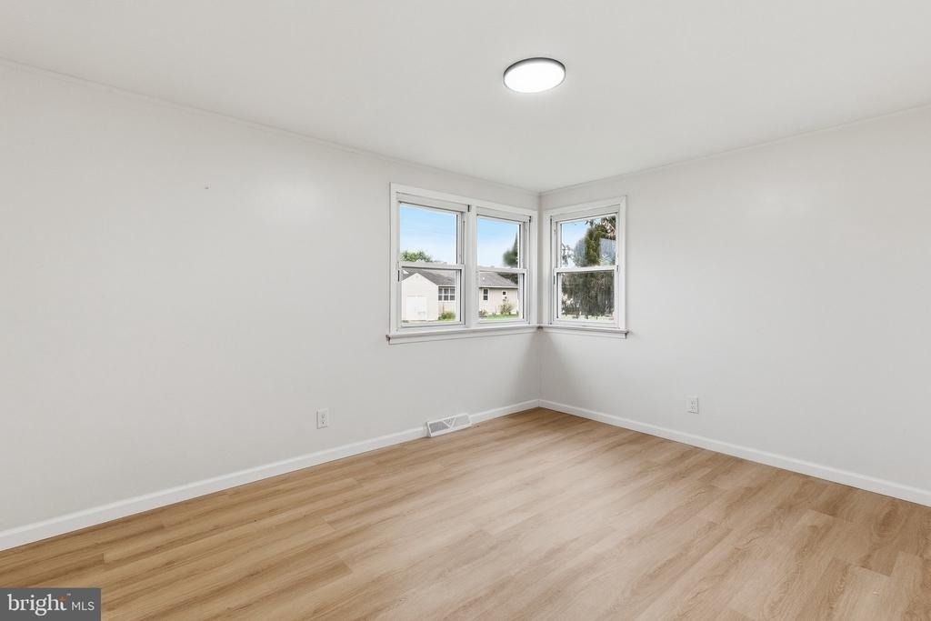 10 E Dartmouth Road - Photo 12