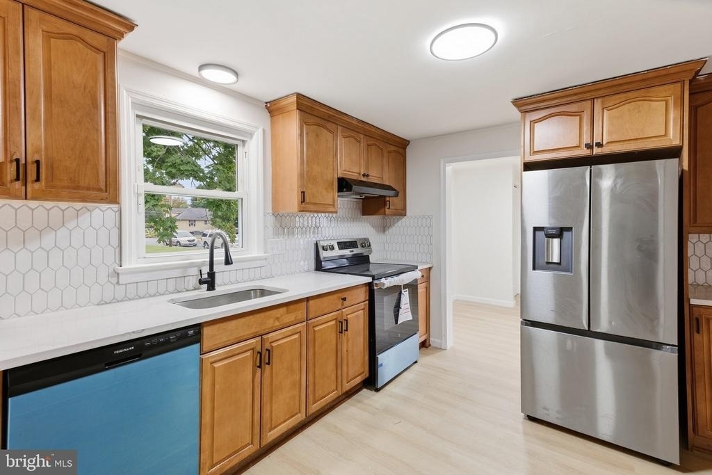10 E Dartmouth Road - Photo 2