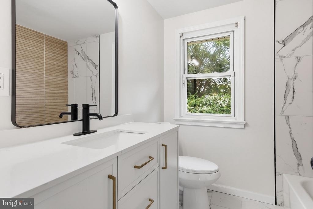 10 E Dartmouth Road - Photo 10