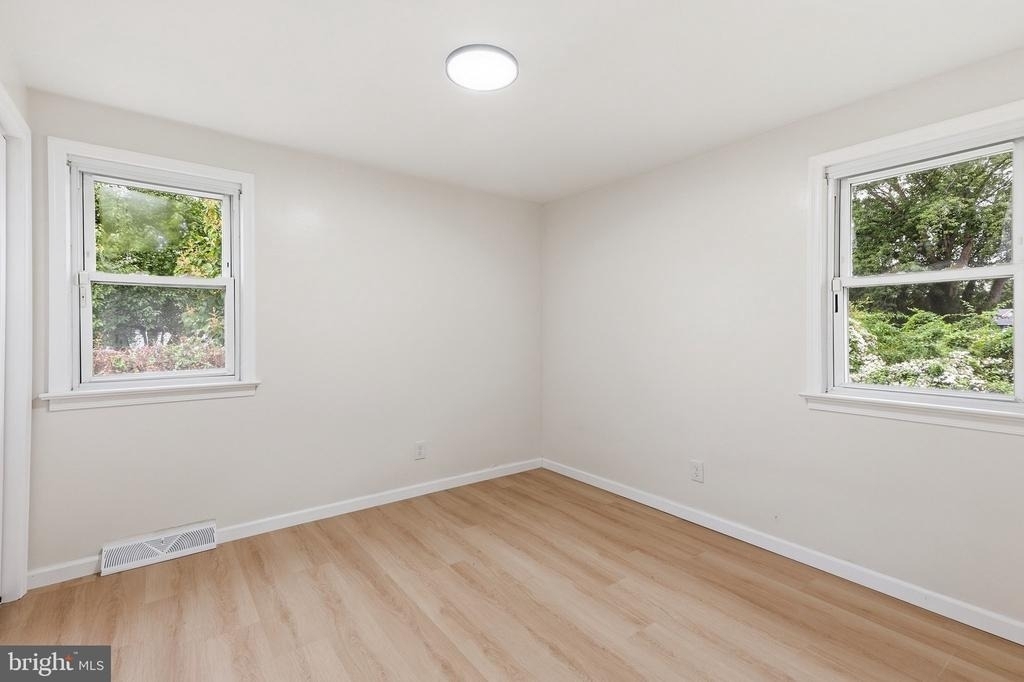 10 E Dartmouth Road - Photo 13