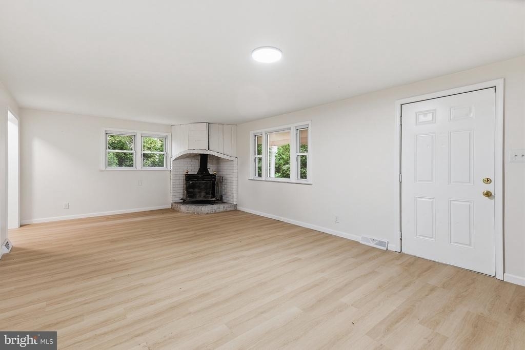 10 E Dartmouth Road - Photo 4