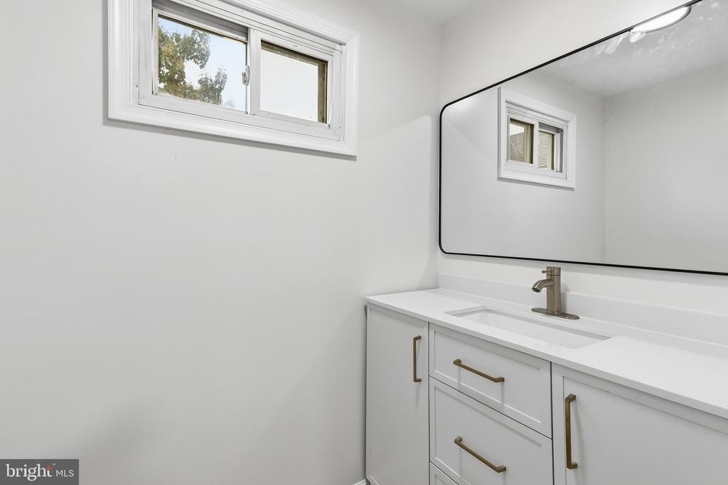 10 E Dartmouth Road - Photo 7