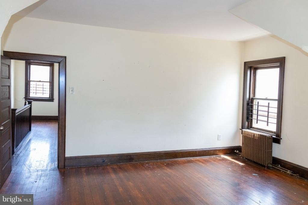 984 S Broad Street - Photo 1