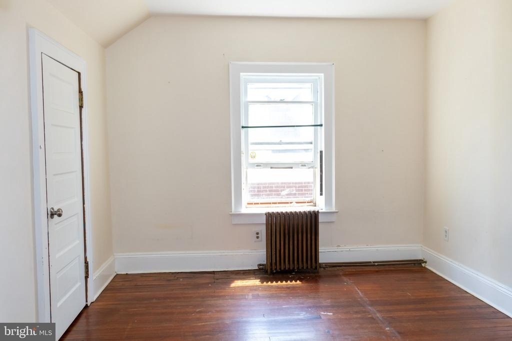 984 S Broad Street - Photo 2