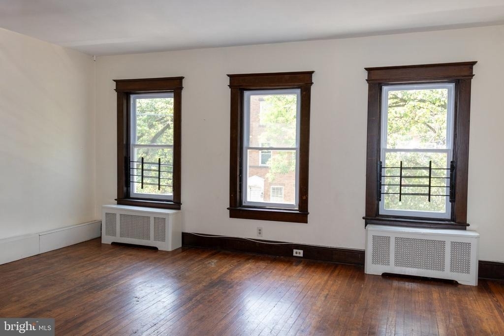 984 S Broad Street - Photo 3