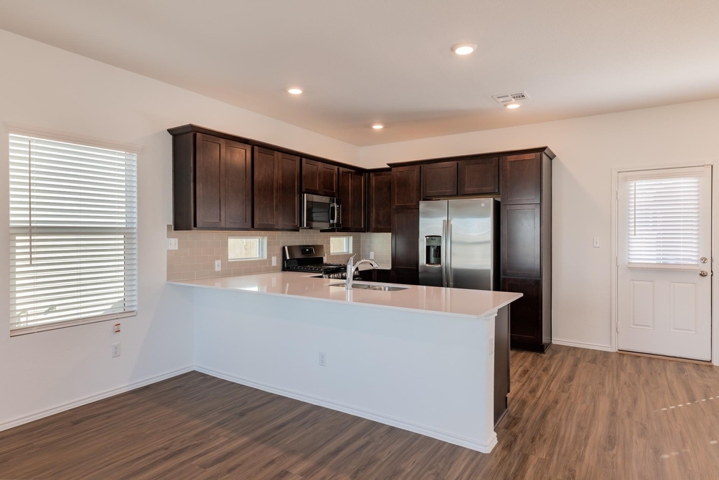 1336 Linwood St - Photo 9