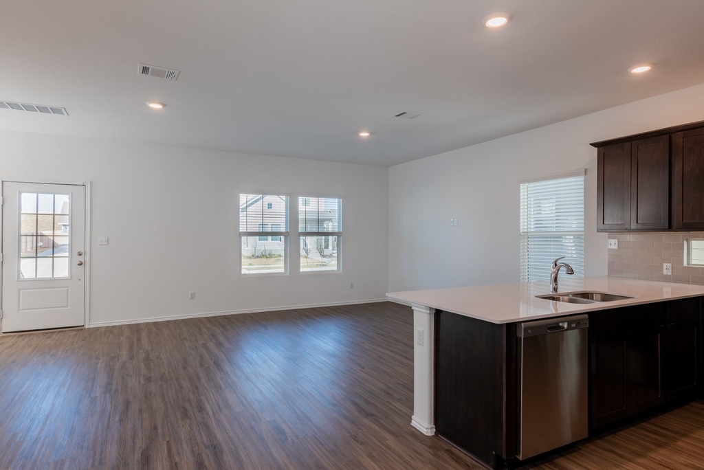 1336 Linwood St - Photo 16