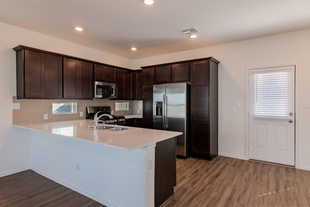 1336 Linwood St - Photo 11