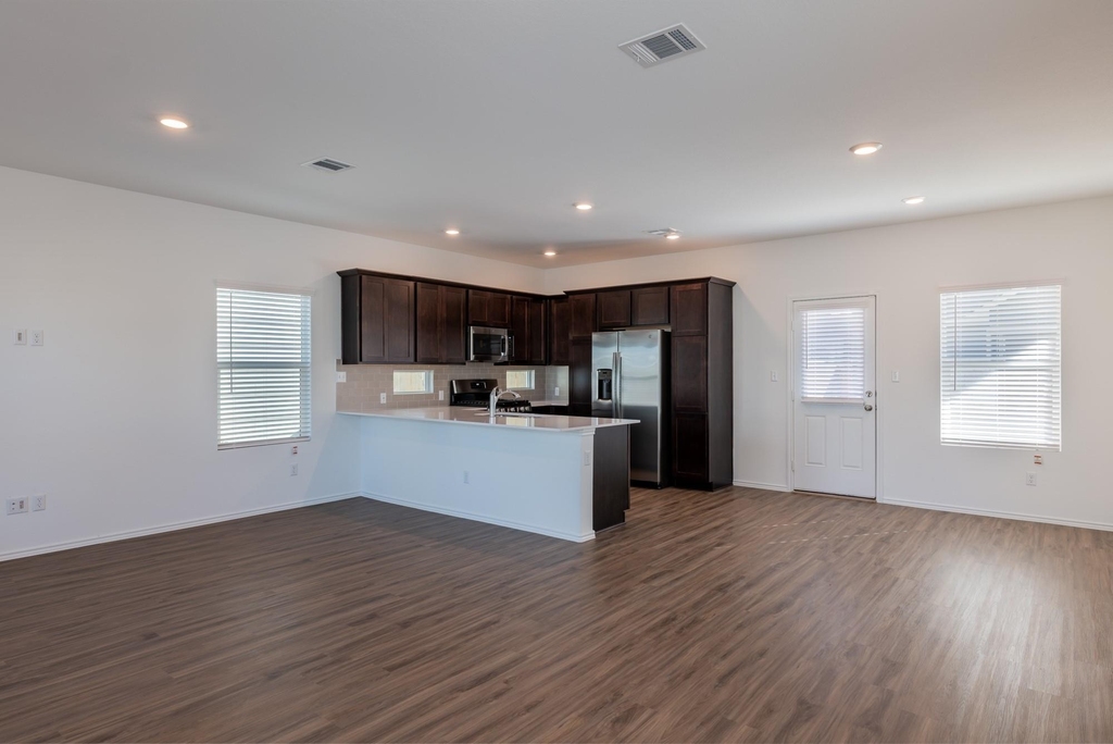 1336 Linwood St - Photo 4