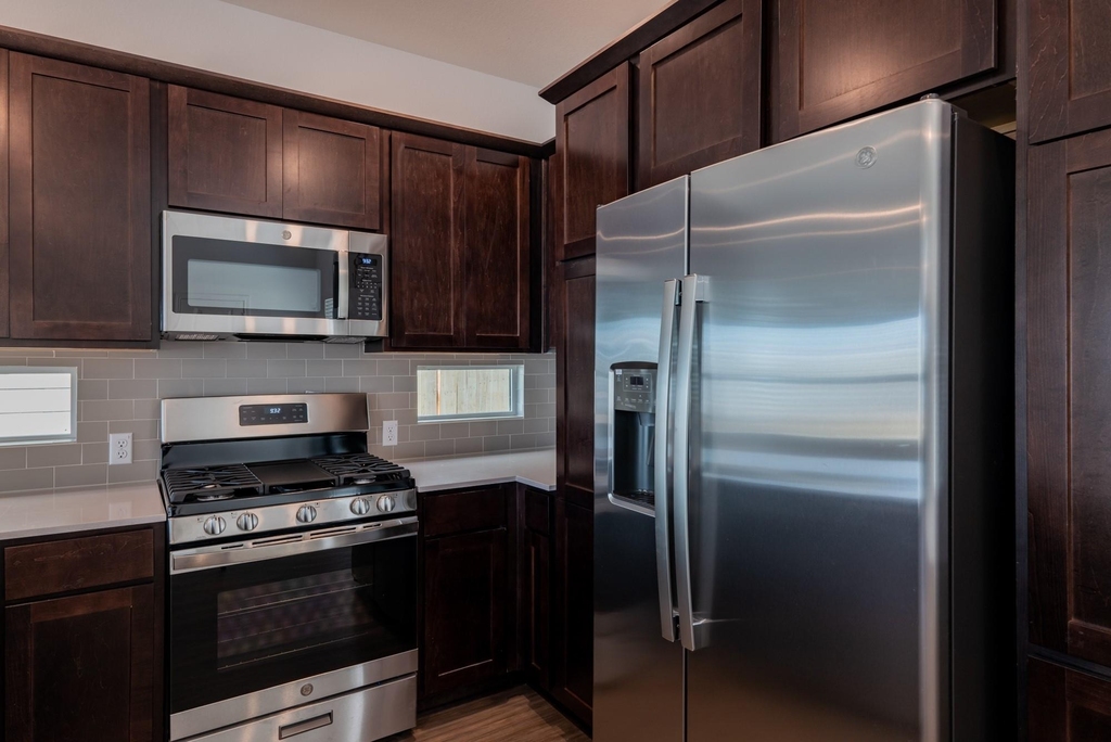 1336 Linwood St - Photo 14