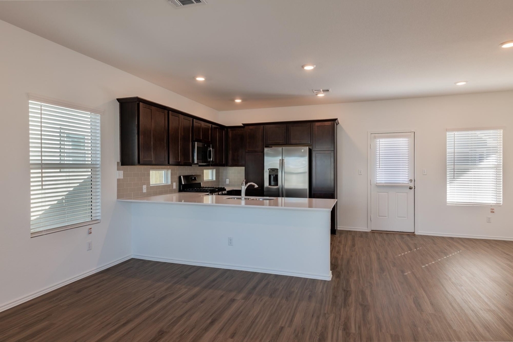1336 Linwood St - Photo 5