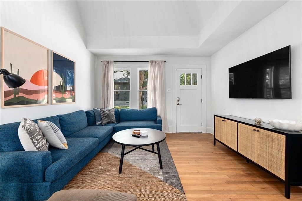 1503 Drake Ave - Photo 4