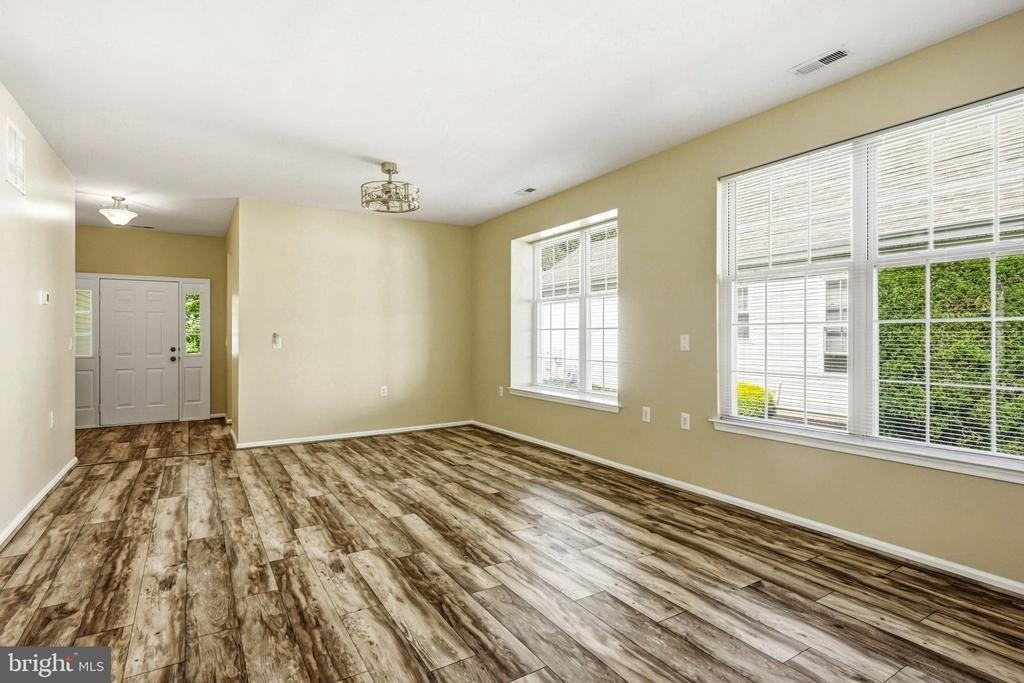 55 Warwick Way - Photo 8