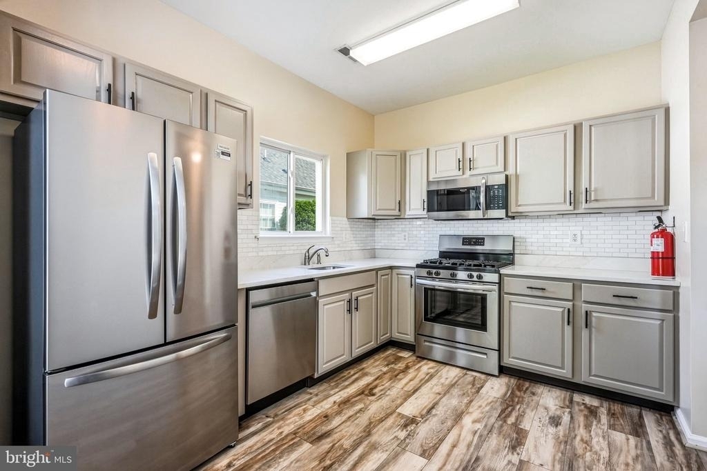 55 Warwick Way - Photo 4