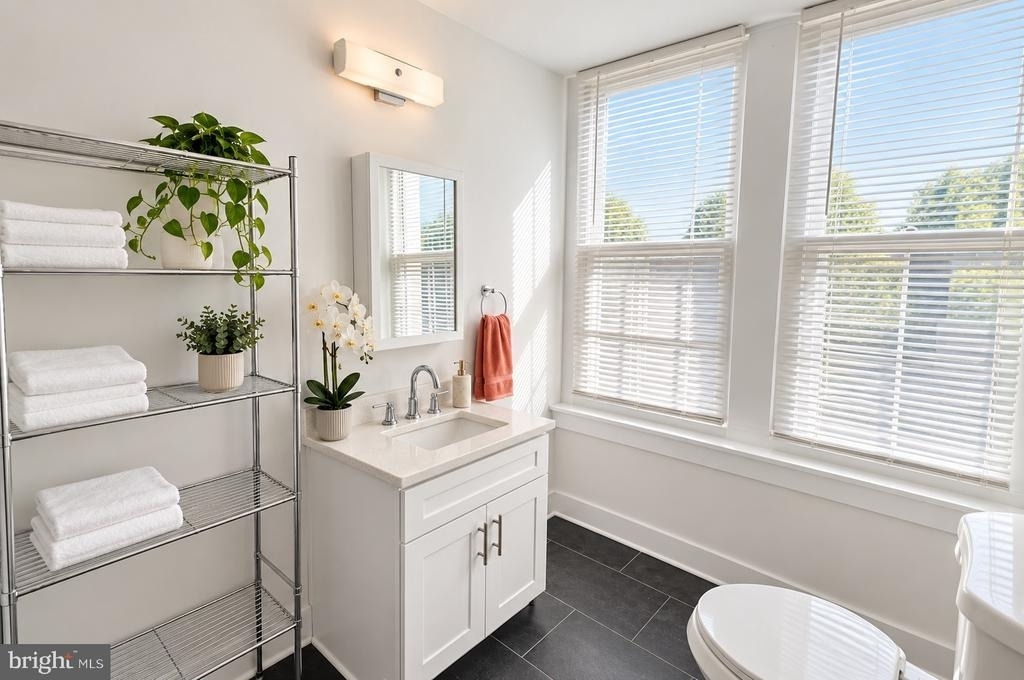 211 E Union Street - Photo 12