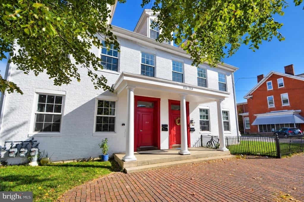 211 E Union Street - Photo 0