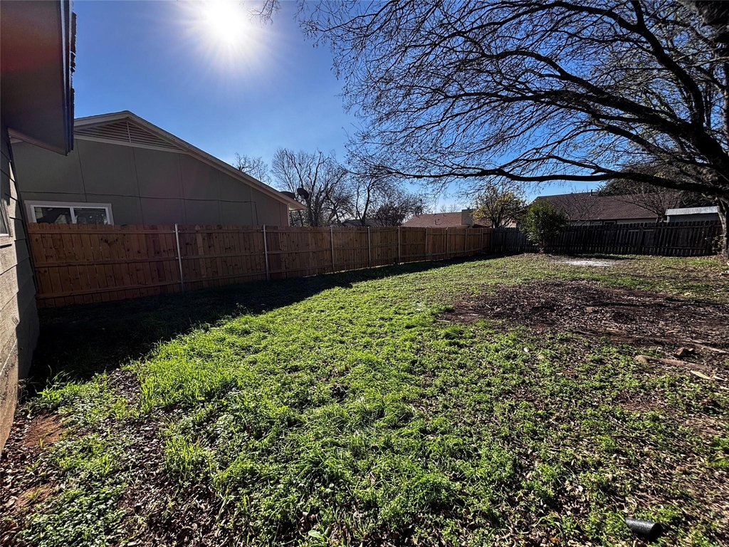 2203 Donahue Ln - Photo 2