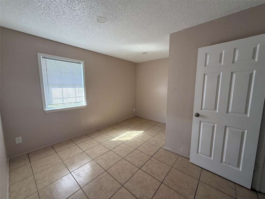 2203 Donahue Ln - Photo 5