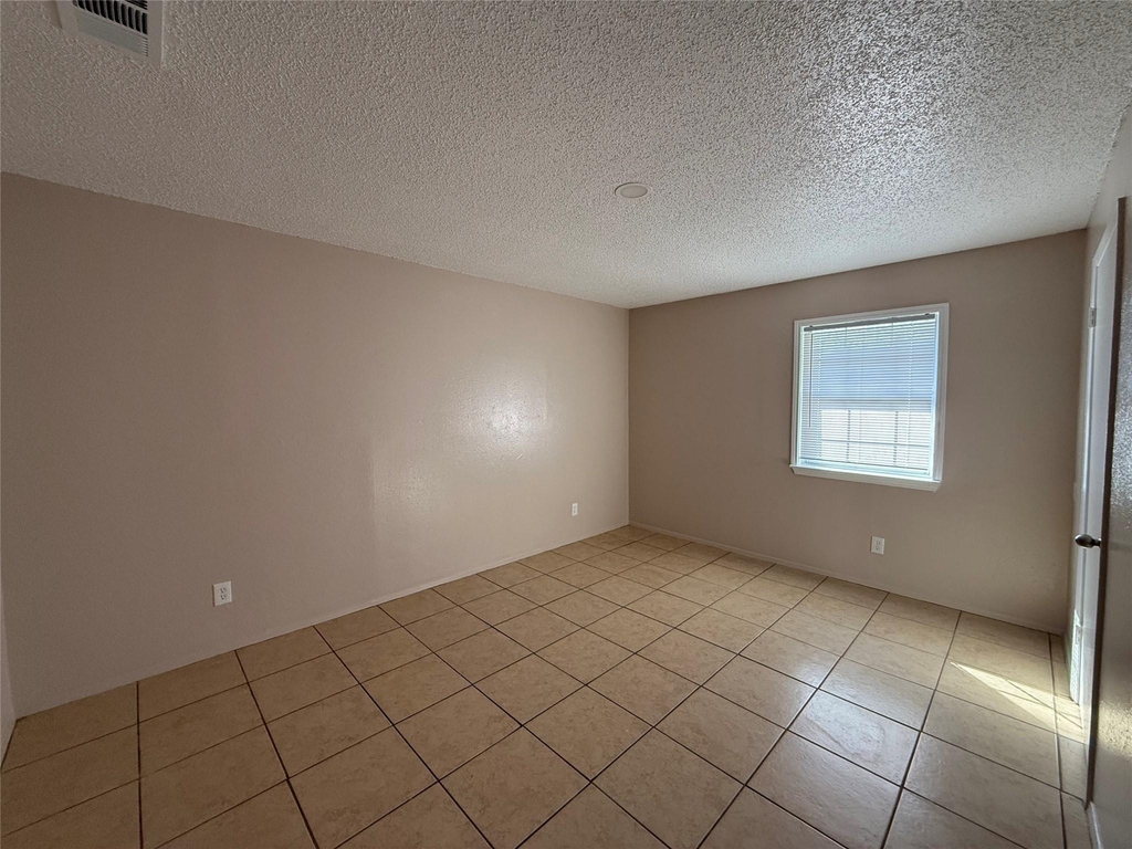 2203 Donahue Ln - Photo 6