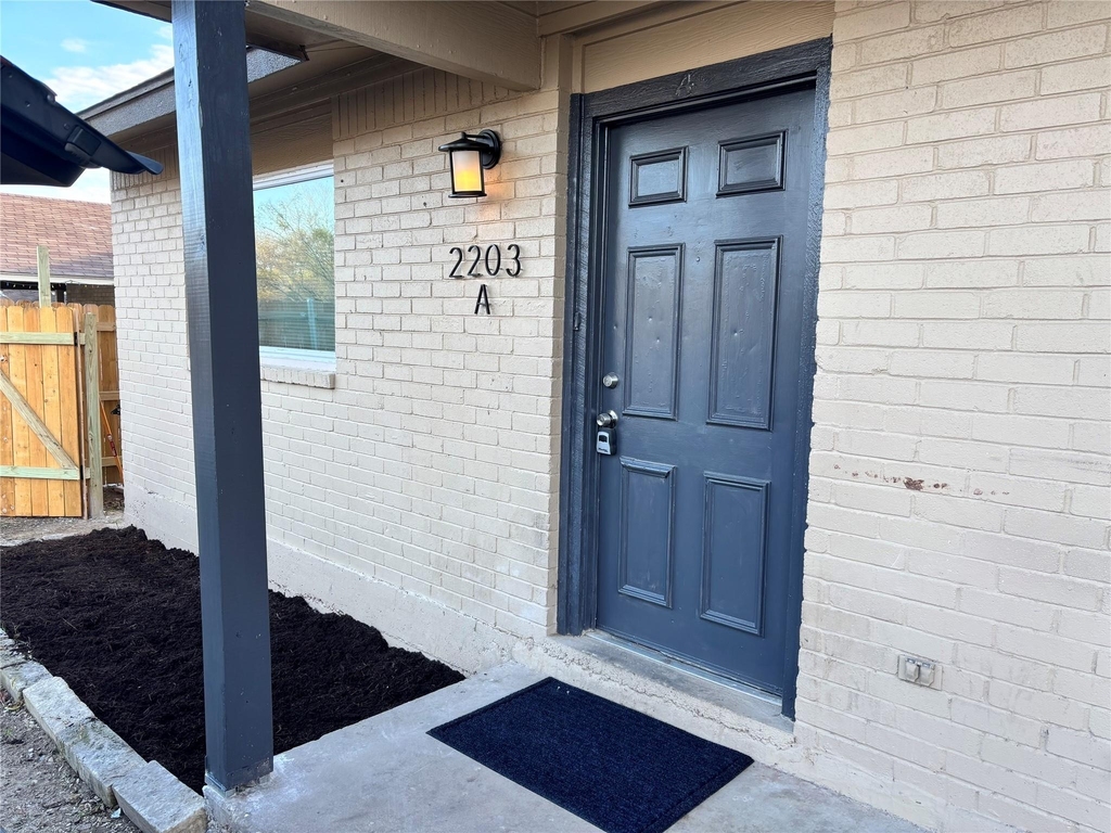 2203 Donahue Ln - Photo 1