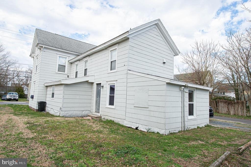 208 E East Street - Photo 3
