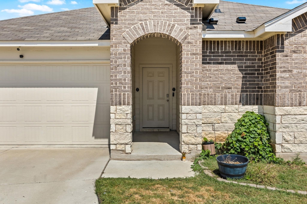 603 Taggart Trl - Photo 1