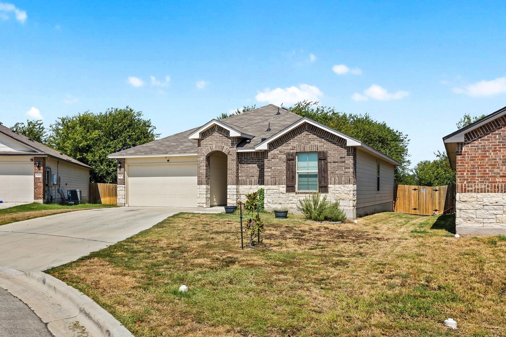 603 Taggart Trl - Photo 2