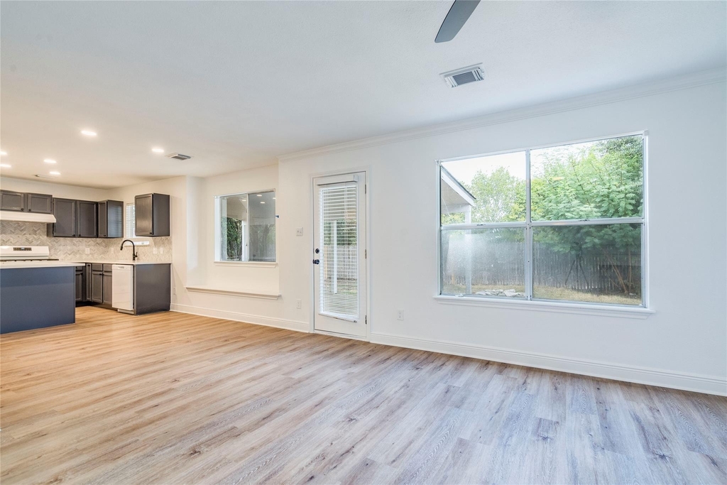1106 Hughmont Dr - Photo 5