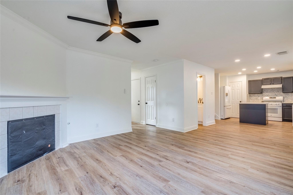 1106 Hughmont Dr - Photo 4