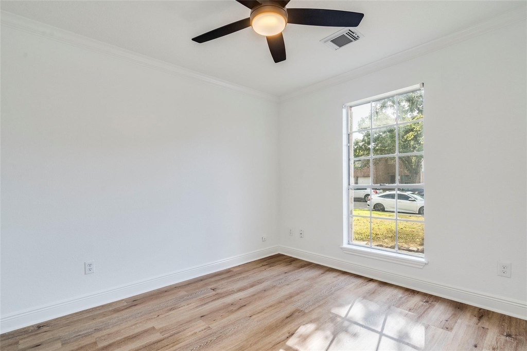 1106 Hughmont Dr - Photo 10