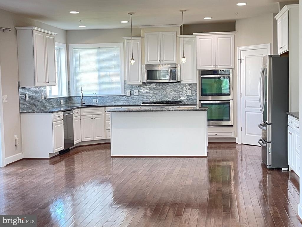 5801 Coppelia Drive - Photo 11