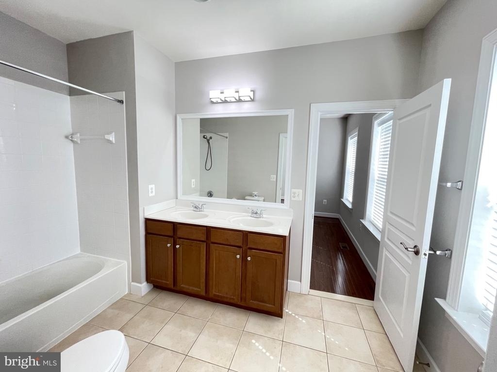 5801 Coppelia Drive - Photo 28
