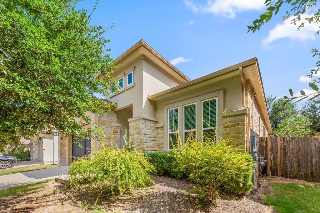 5209 Mandevilla Dr - Photo 3