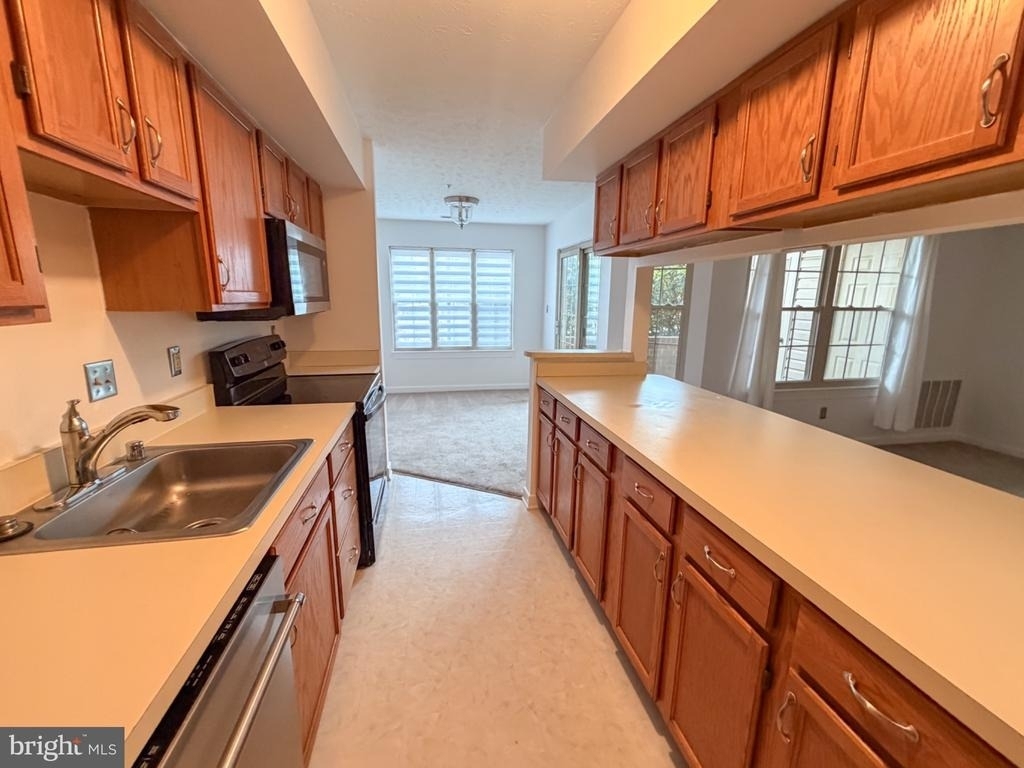 1708 Landmark Drive - Photo 2