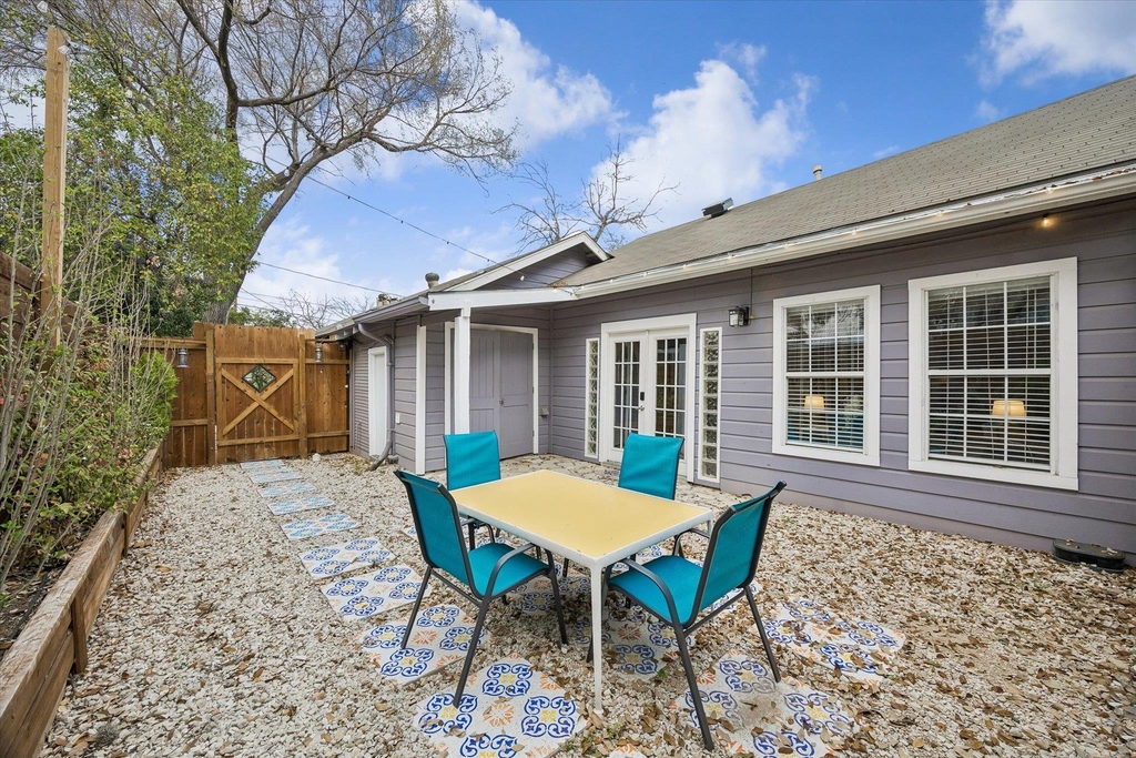 211 Lessin Ln - Photo 1